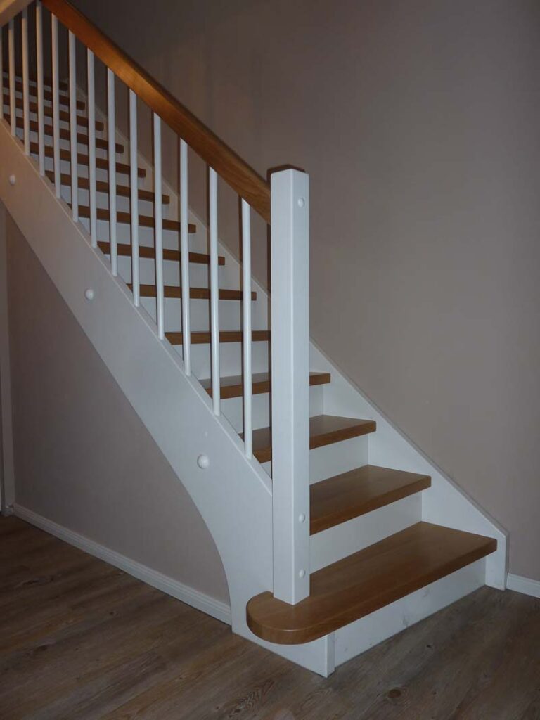 Treppe Eiche mit Weißlack