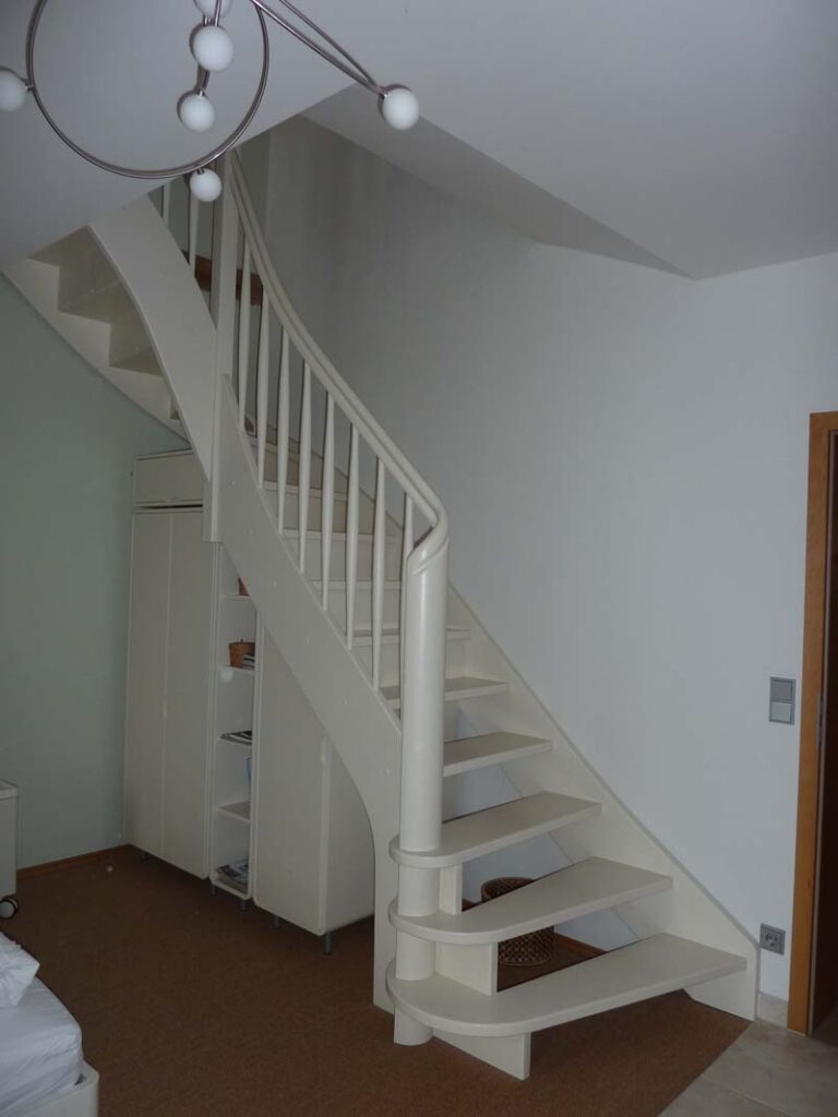 Treppe Birke Weißlack